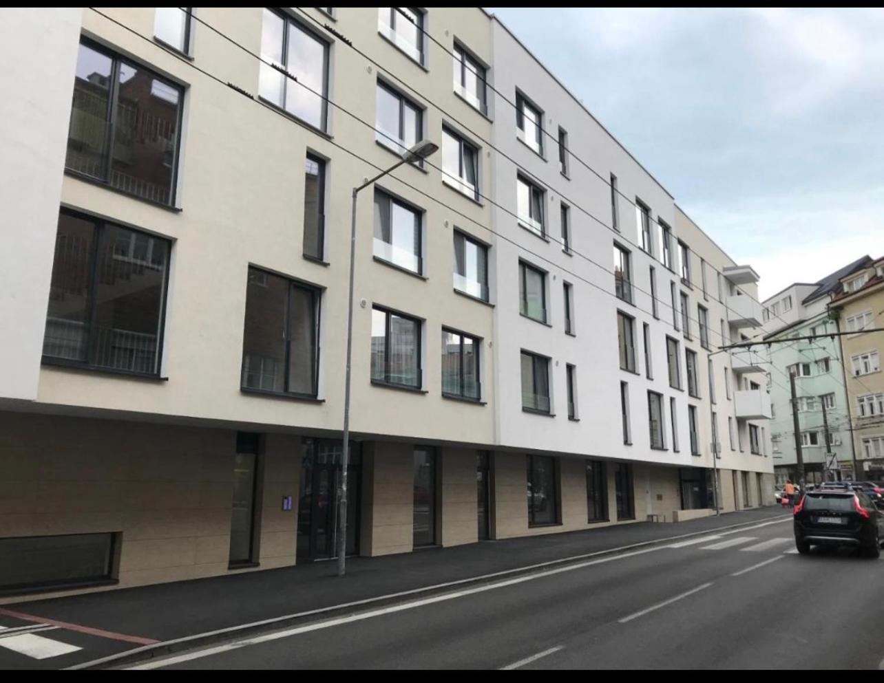 Skau Piano Family & Business Apartment Free Parking Bratislava Exteriör bild