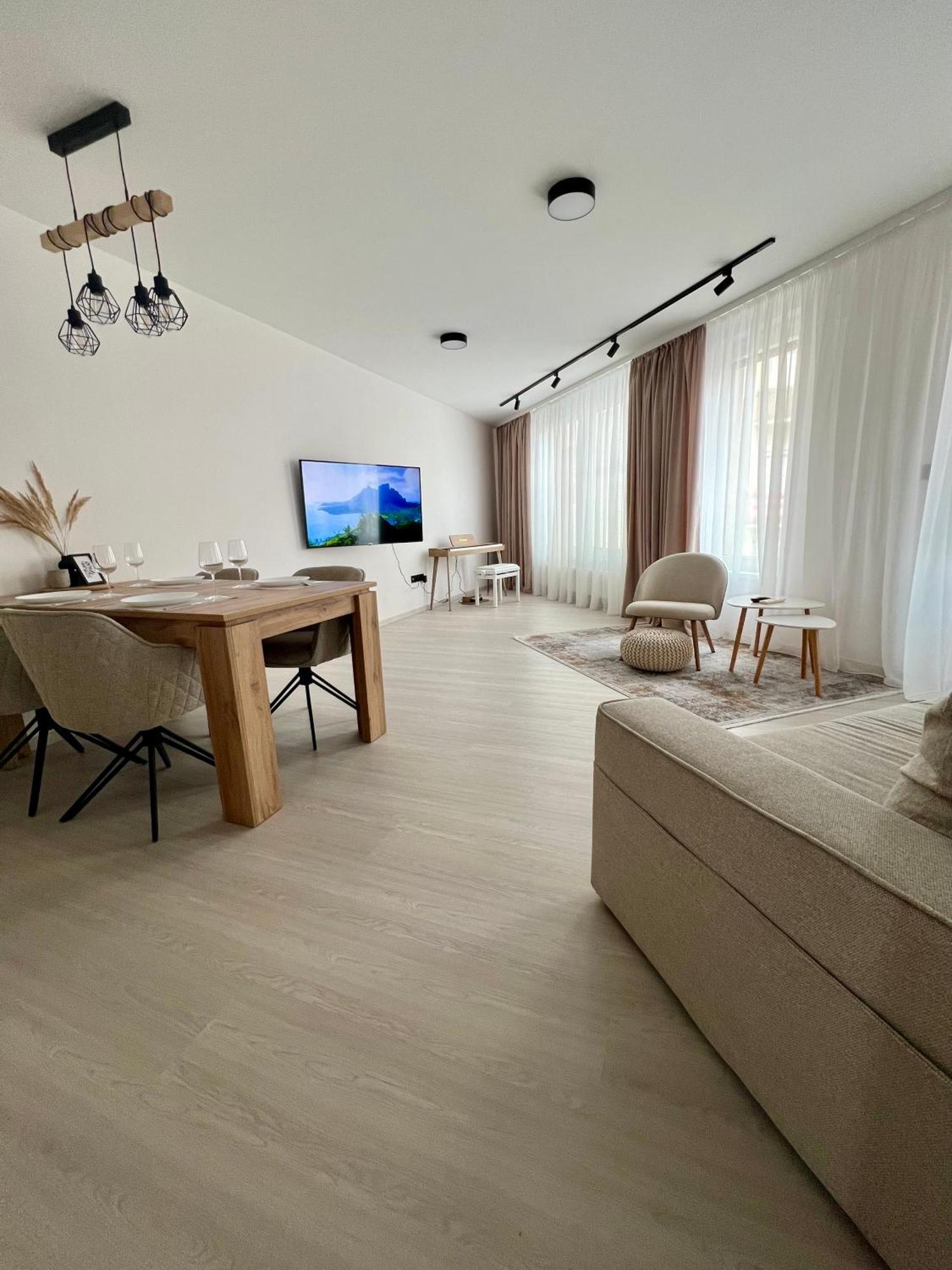 Skau Piano Family & Business Apartment Free Parking Bratislava Exteriör bild