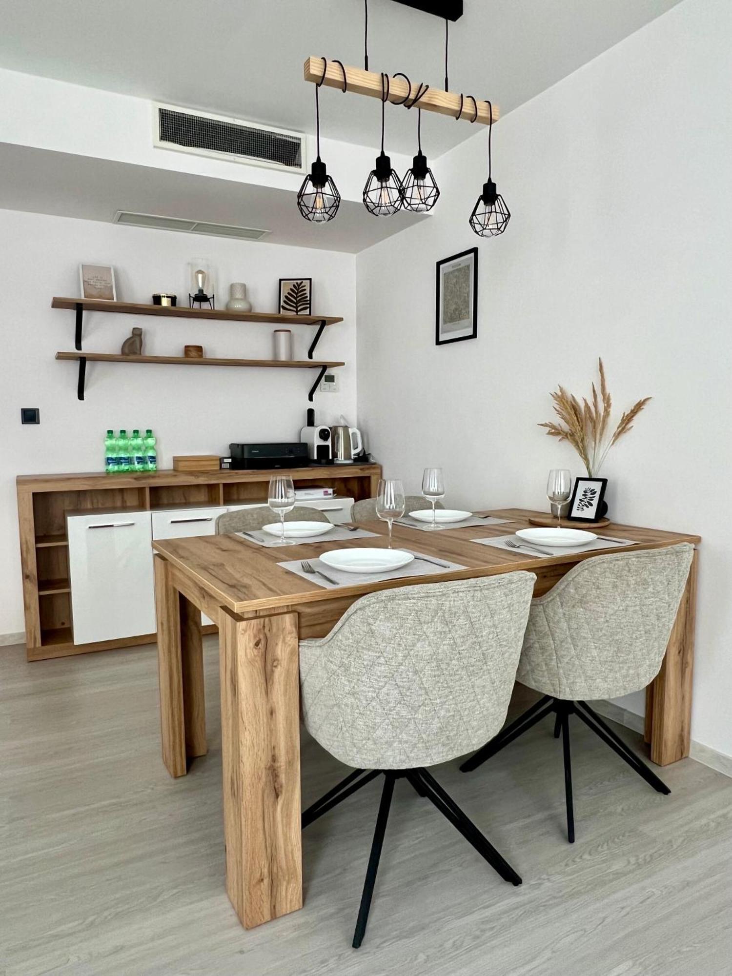 Skau Piano Family & Business Apartment Free Parking Bratislava Exteriör bild