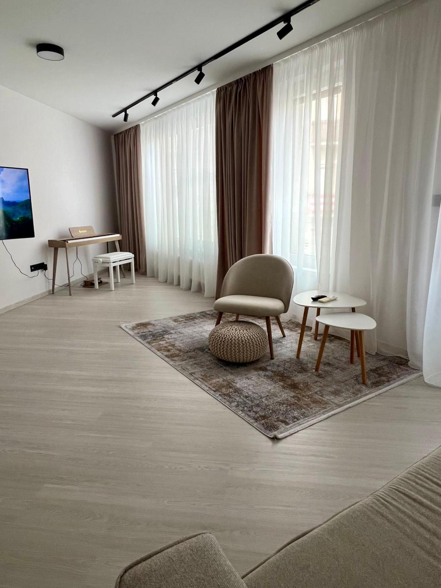 Skau Piano Family & Business Apartment Free Parking Bratislava Exteriör bild