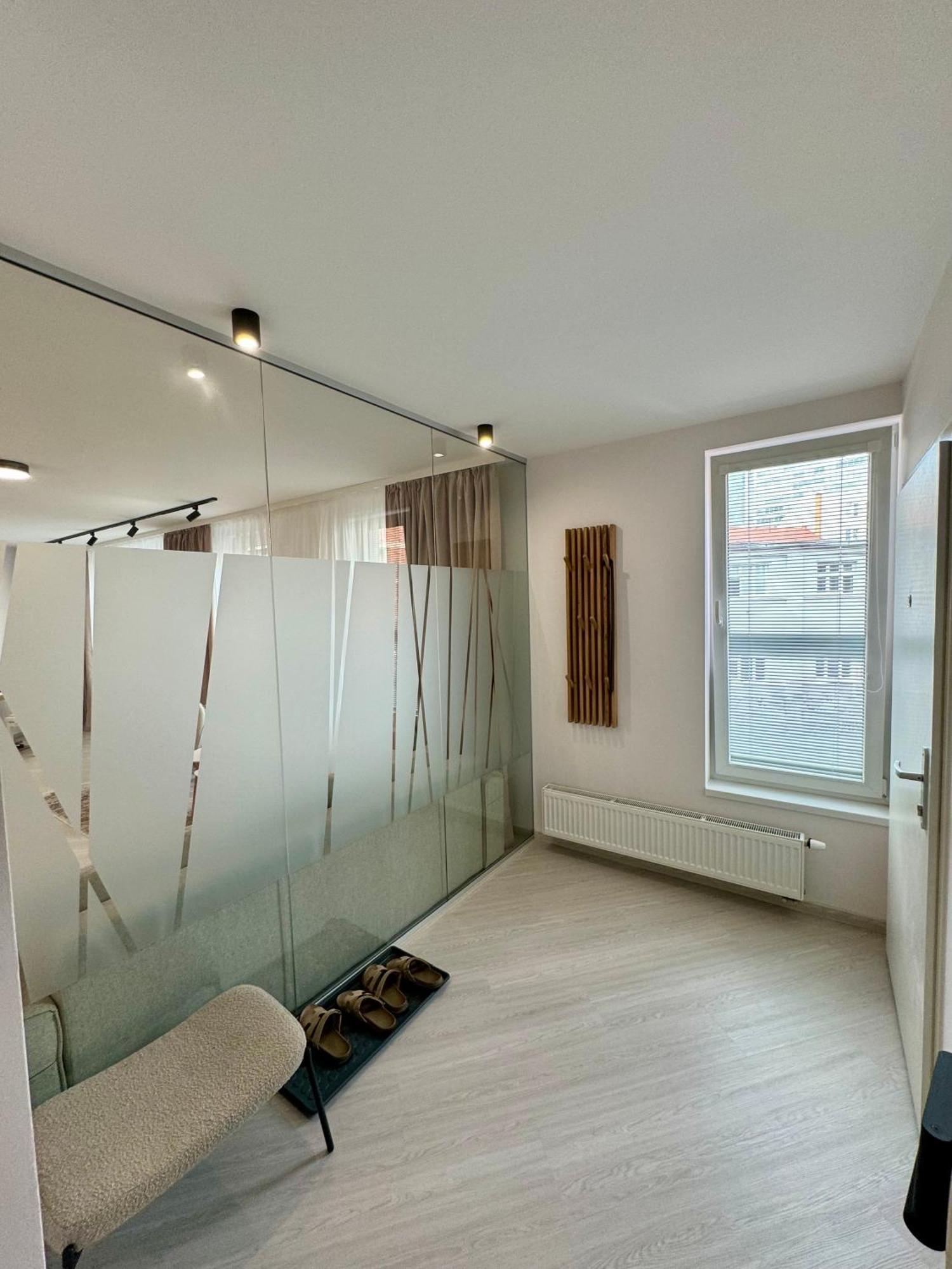 Skau Piano Family & Business Apartment Free Parking Bratislava Exteriör bild